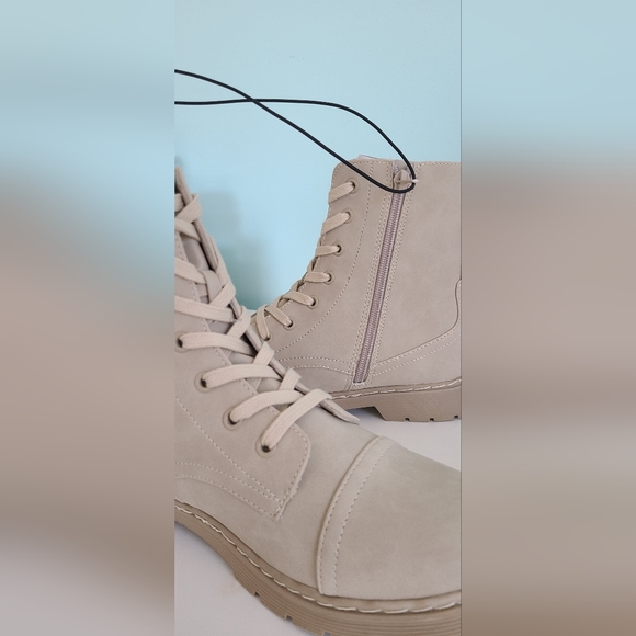 🎉HP!🎉 NWT! Arizona Lug Soles Tan Size 7.5 - Picture 6 of 8